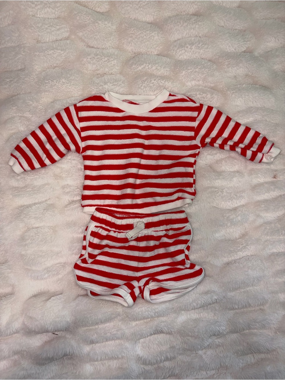 Carter’s Sweatshirt/Shorts - Picture 1 of 3